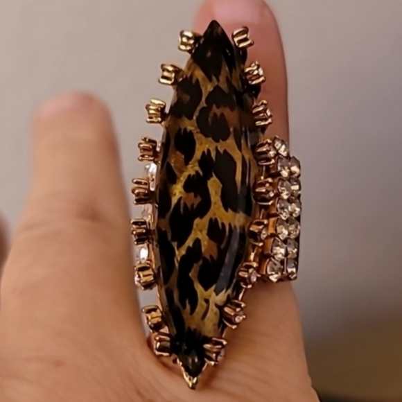 Vintage BETSEY JOHNSON Hollywood Glam Collection Leopard Cheetah Tiger Ring. 8 - Picture 1 of 10